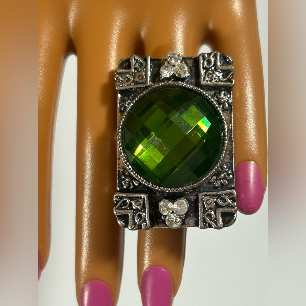 Vintage Emerald Green Statement Ring - Art Deco Silver Tone - Adjustable‎